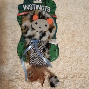 NWT ~ Instincts Looney Lion Heart HappyNip Electronic Sound Cat Toy w/ 2g Catnip